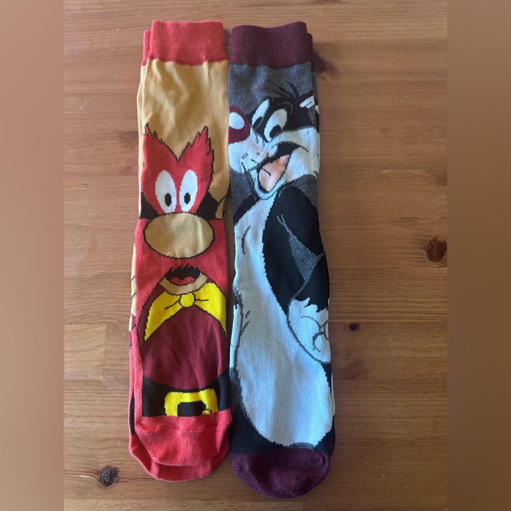 2 pairs of socks